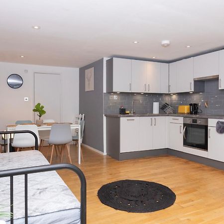 Cosy Ground Floor Apartment ลอนดอน ภายนอก รูปภาพ