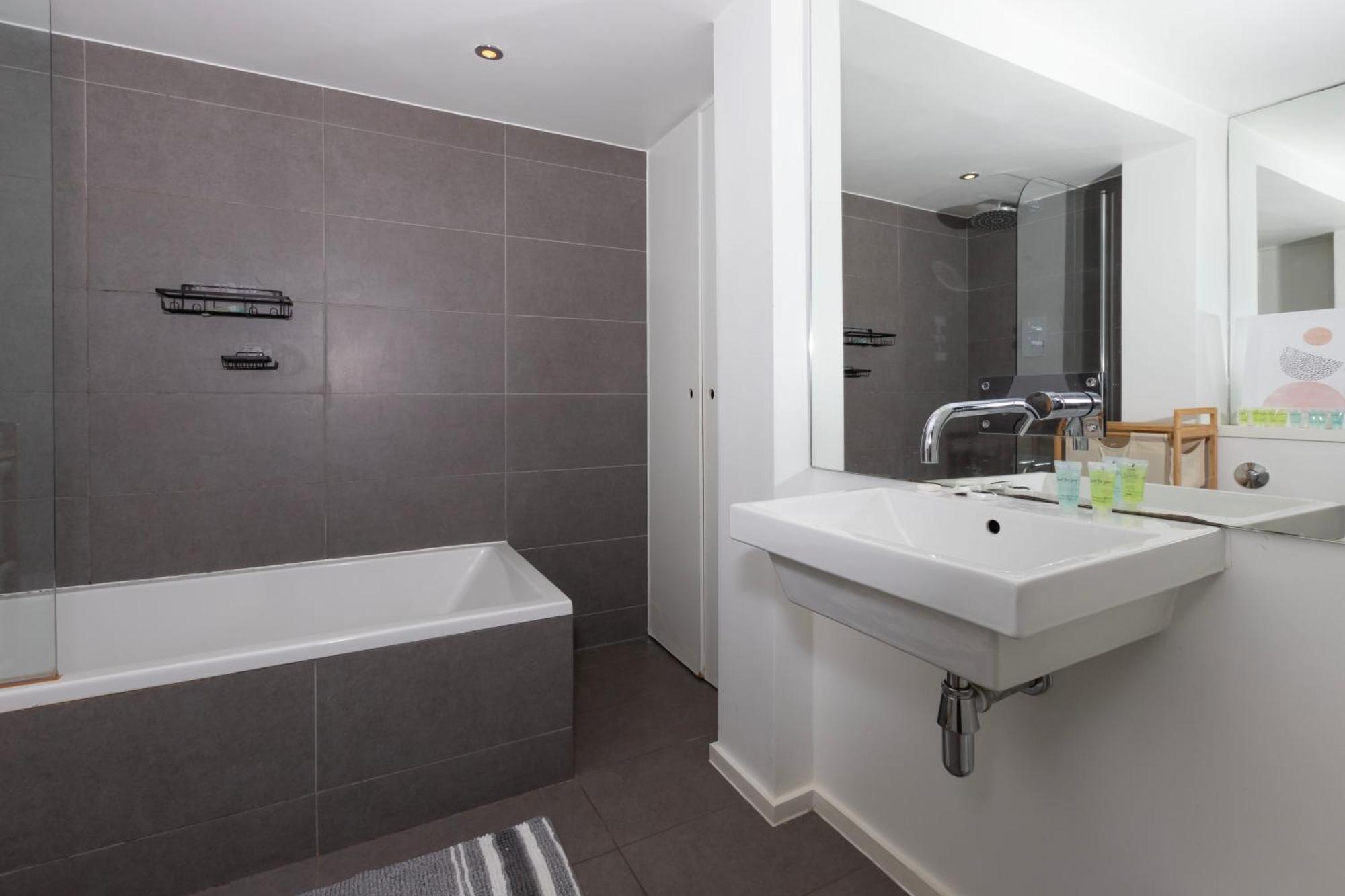 Cosy Ground Floor Apartment ลอนดอน ภายนอก รูปภาพ