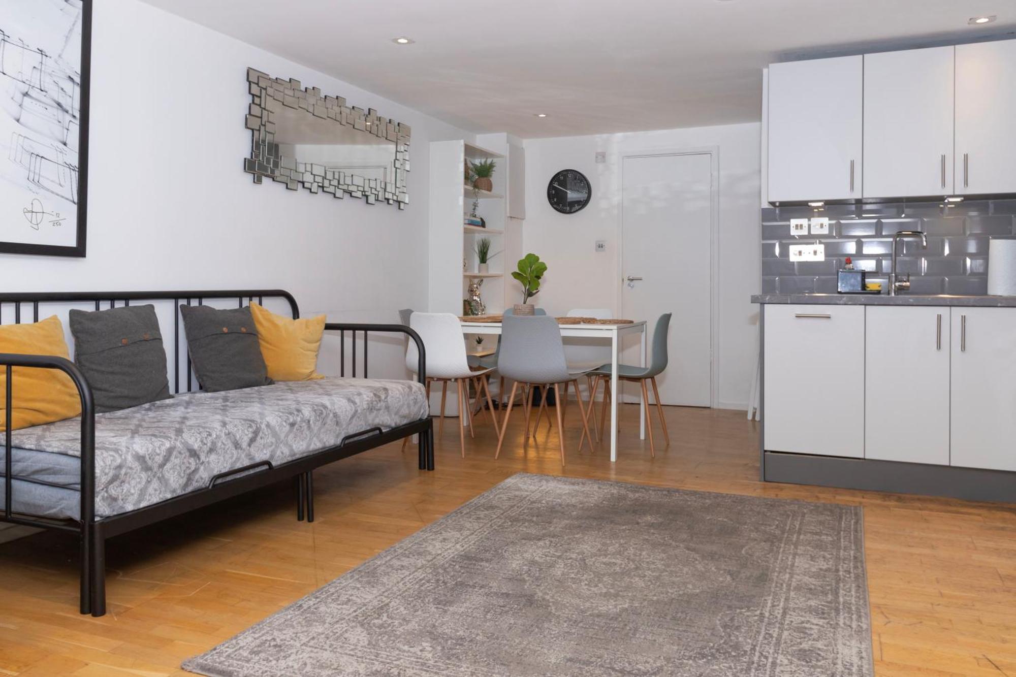 Cosy Ground Floor Apartment ลอนดอน ภายนอก รูปภาพ